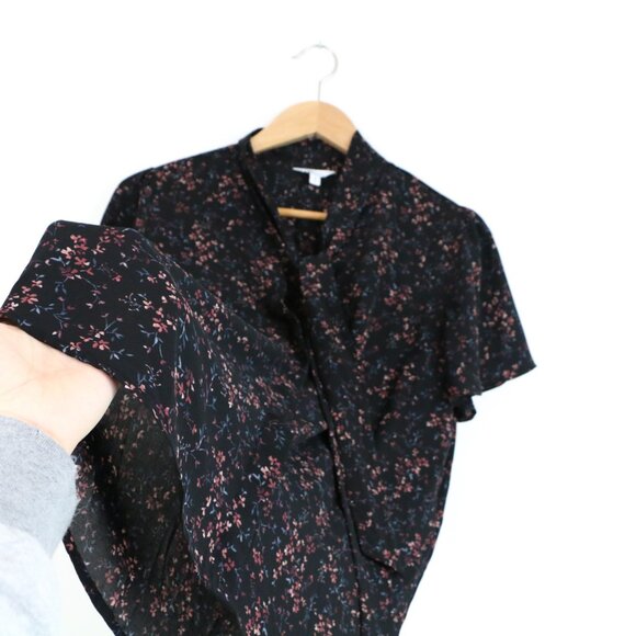*Reitmans Black Floral Blouse - Picture 5 of 7